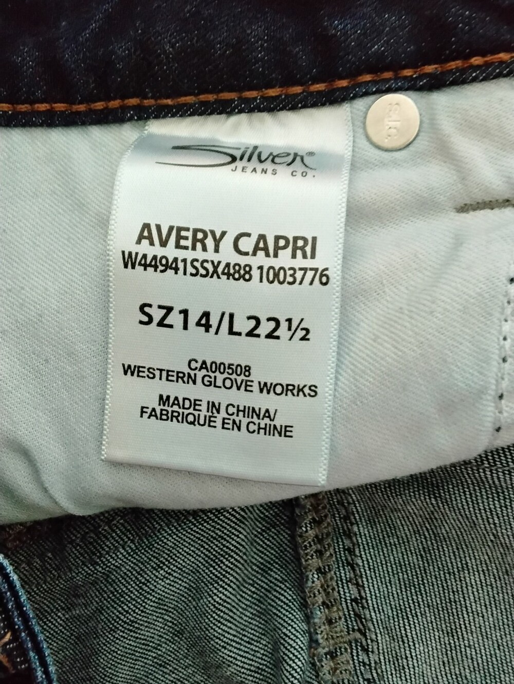 Women's Avery Dark Wash Straight-Leg Capri - Picture 5 of 5